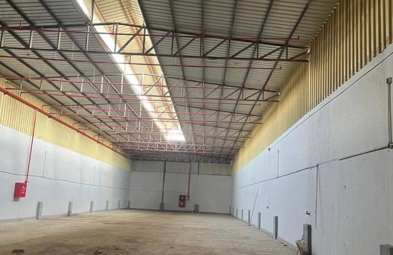 مخزن صناعي للإيجار