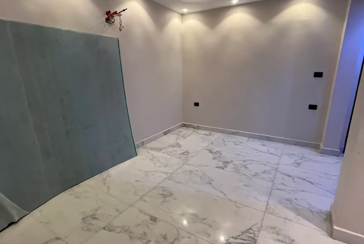 شقة للبيع بجانب مول العرب