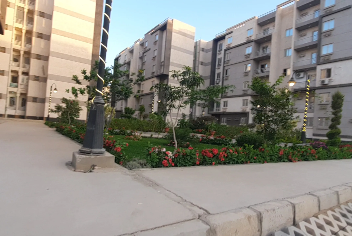 شقة للبيع بجوار جامعة MSA