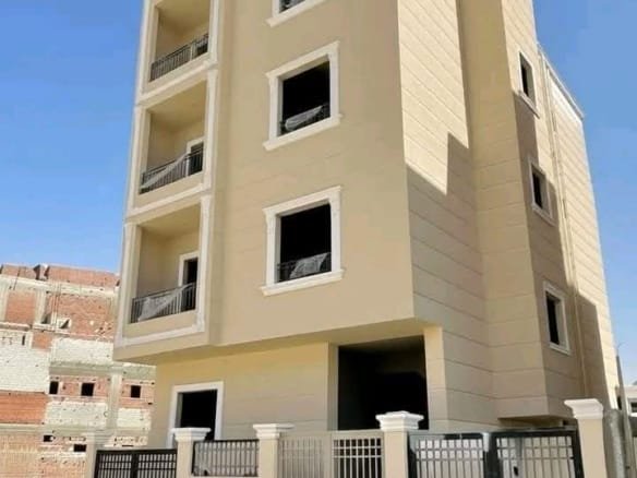 عمارة استثمارية للبيع في حدائق أكتوبر