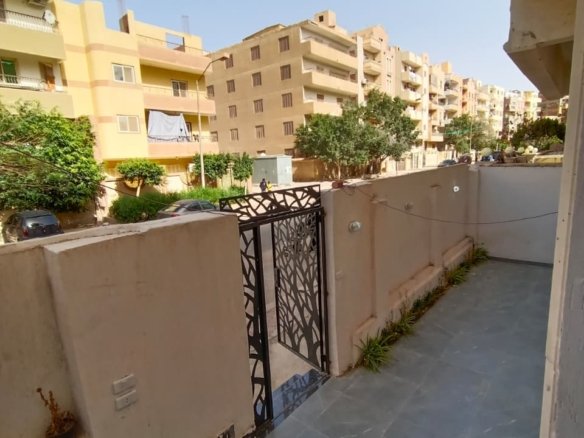 شقة ارضي بحديقة للبيع اكتوبر