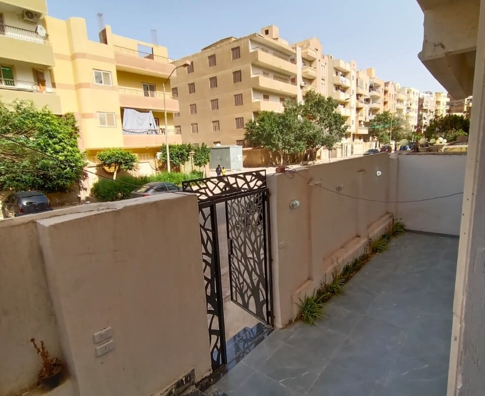 شقة ارضي بحديقة للبيع اكتوبر
