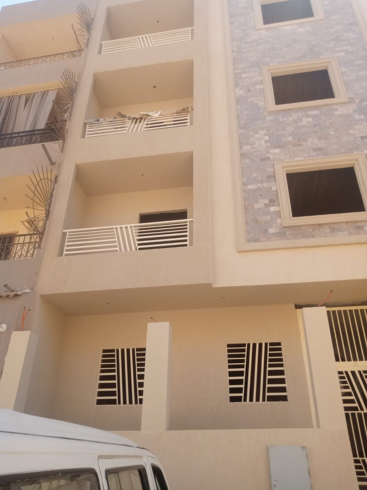 عمارة للبيع في التوسعات الشمالية