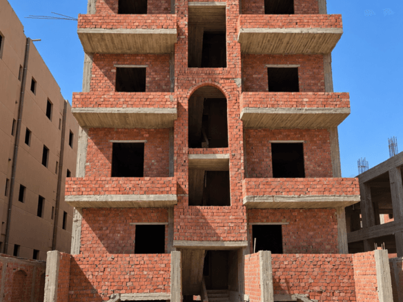 عمارة على شارع النوادي حدائق أكتوبر